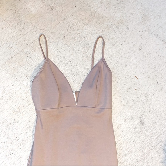 Women's V-Neck Sleeveless Cutout Slit Knee Length Bodycon Midi Dress - Picture 5 of 6